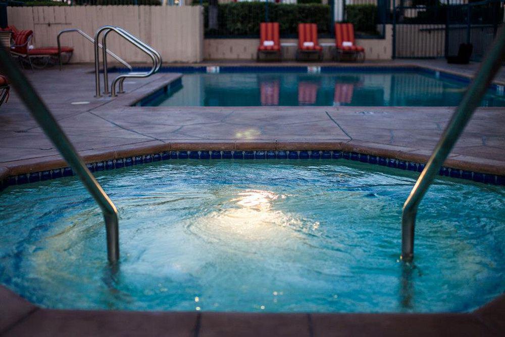 Fairfield By Marriott Valencia Hotel