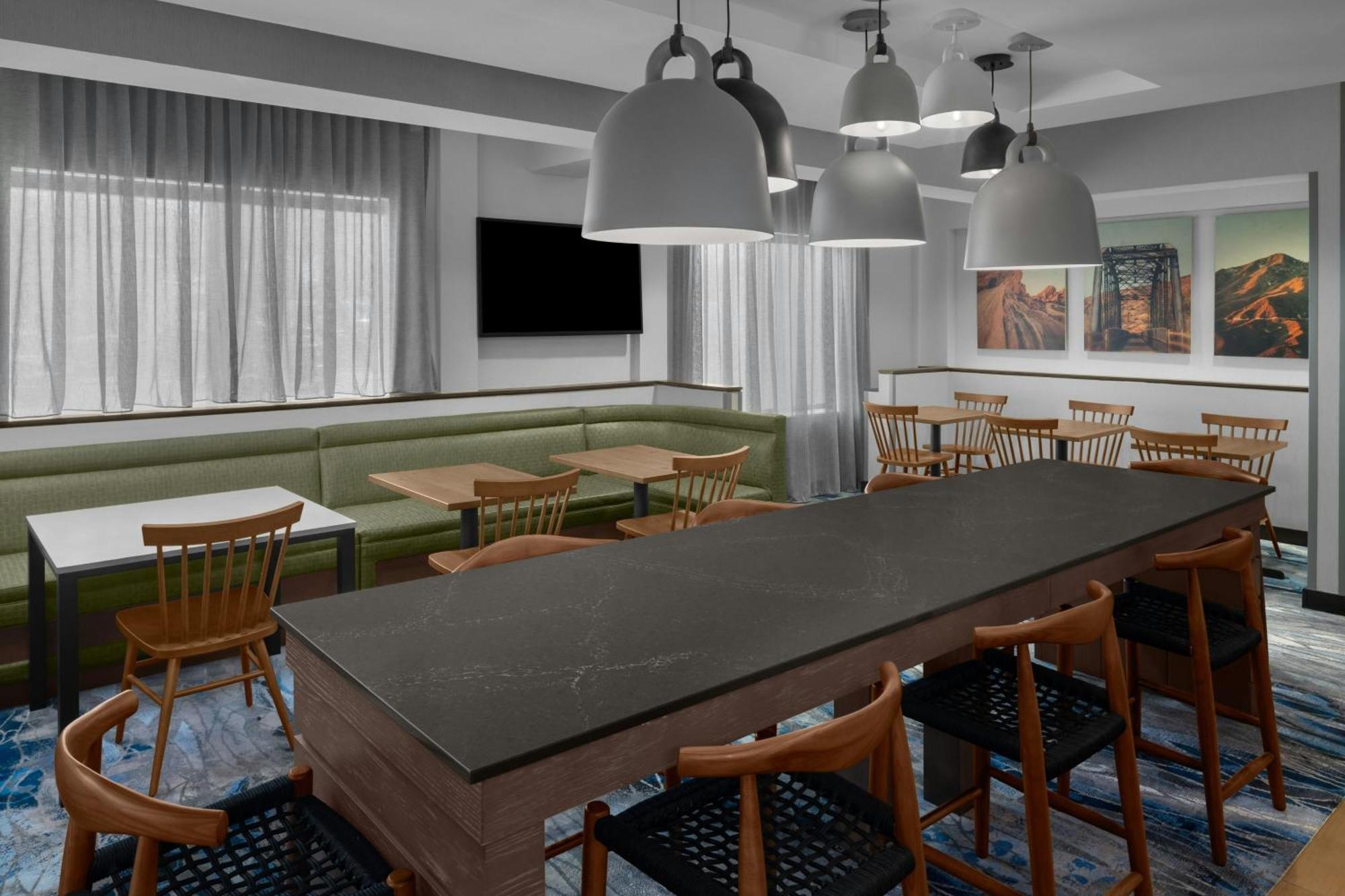 Fairfield By Marriott Valencia Hotel 3*
